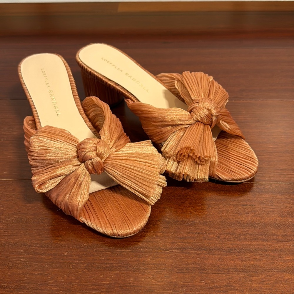 Loeffler Randall Amelia Bow Heels size 6 New